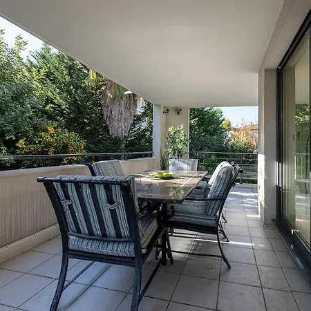 Beautiful And Spacious 2 Bed With Pool