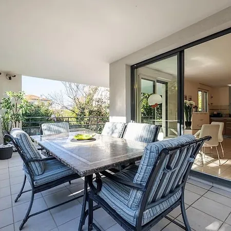 Beautiful And Spacious 2 Bed With Pool *