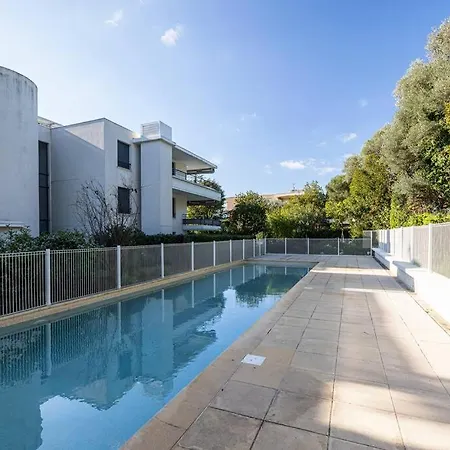 Beautiful And Spacious 2 Bed With Pool Appartement Antibes