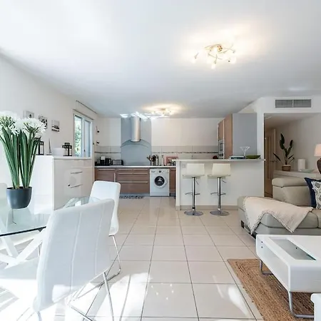 Beautiful And Spacious 2 Bed With Pool * Antibes