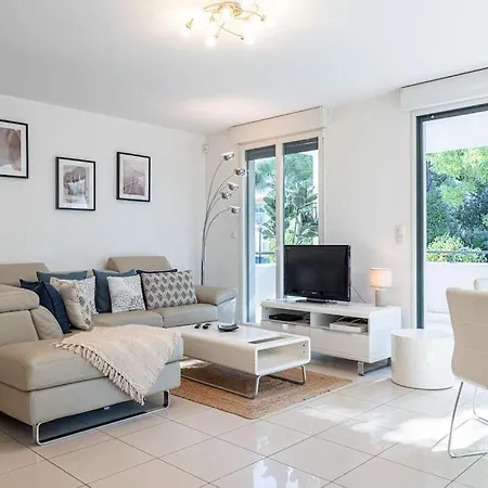 Beautiful And Spacious 2 Bed With Pool Lägenhet Antibes
