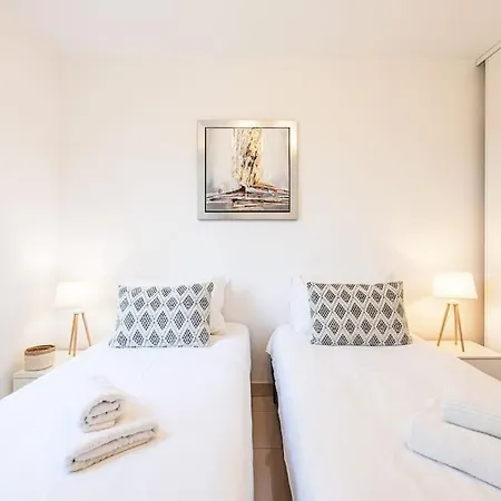 דירה Beautiful And Spacious 2 Bed With Pool