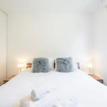 Beautiful And Spacious 2 Bed With Pool