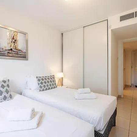 דירה Beautiful And Spacious 2 Bed With Pool