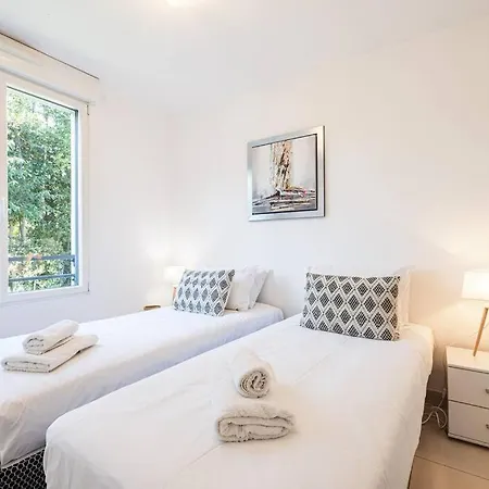 דירה Beautiful And Spacious 2 Bed With Pool