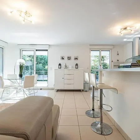 דירה Beautiful And Spacious 2 Bed With Pool
