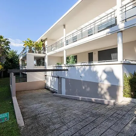 Beautiful And Spacious 2 Bed With Pool Antibes