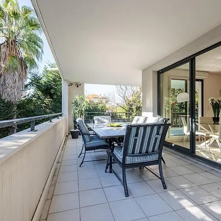 Beautiful And Spacious 2 Bed With Pool