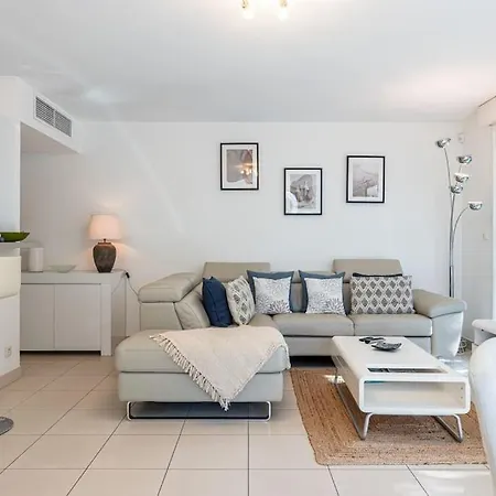 דירה Beautiful And Spacious 2 Bed With Pool *