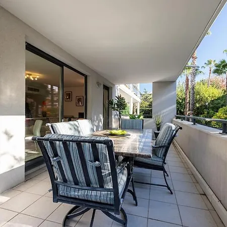 Apartamento Beautiful And Spacious 2 Bed With Pool Antibes