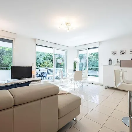 Beautiful And Spacious 2 Bed With Pool Antibes