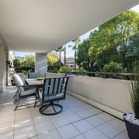 דירה Beautiful And Spacious 2 Bed With Pool